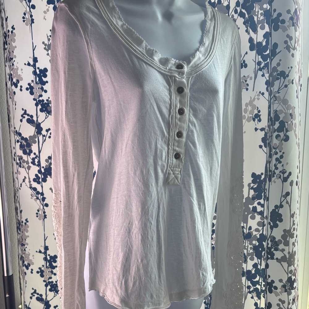We The Free Women's White Button Up Long-Sleeve Top Small